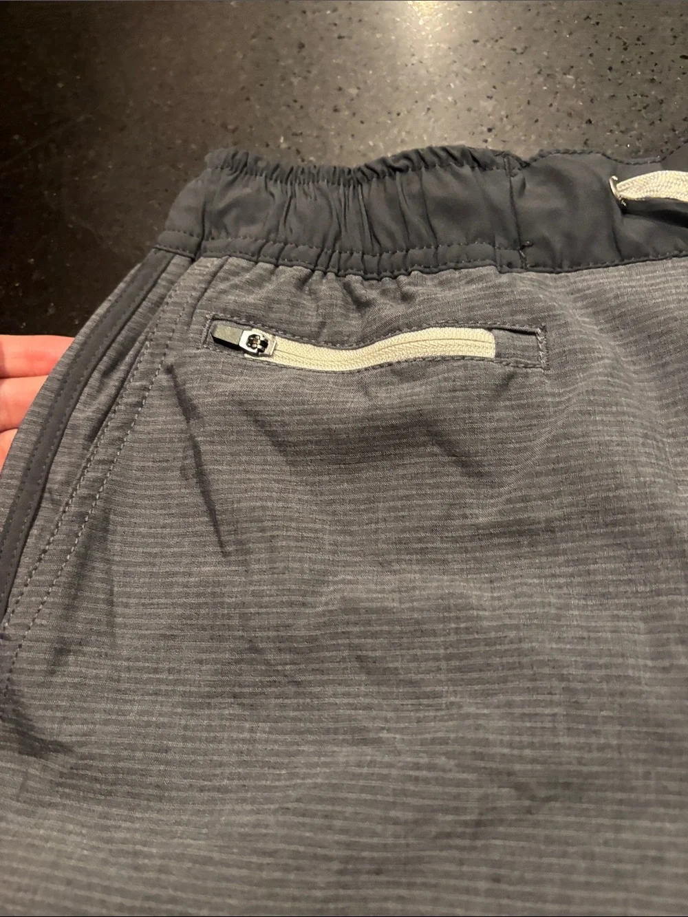 Vuori Men's Gray Drawstring Casual Shorts / trunks
